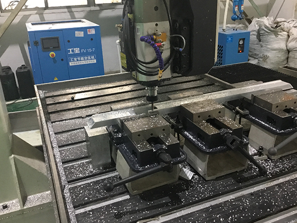 五軸加工中心和普通機床對比，有哪些優勢？-科鼎數控